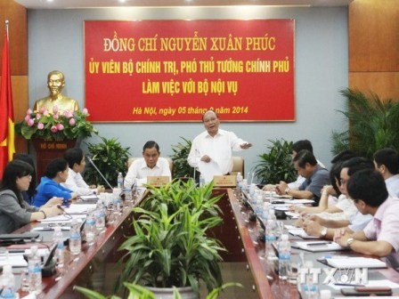 Phó Thủ tướng Nguyễn Xuân Phúc : Bộ Nội vụ cần đẩy mạnh thanh tra công vụ  - ảnh 1